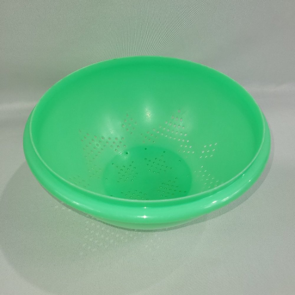 Tupperware Vintage 339-8 Jadeite 9" Green Plastic Colander Strainer Container